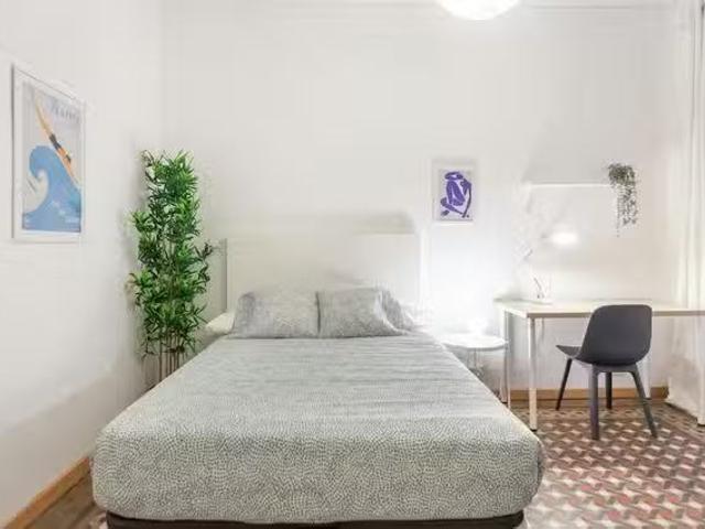 ¡Recién llegado! Habitación en Carrer del Rosselló, Dreta de l.