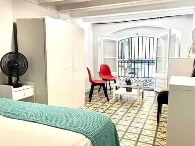 ¡En alquiler! Habitación en Carrer dels Agullers