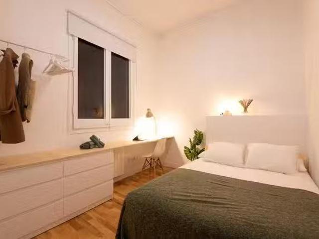 ¡En alquiler! Habitación en Carrer Gran de Gràcia, 241