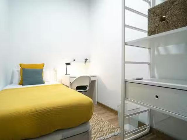 ¡Renta! Habitación en Carrer Nou de la Rambla, El Raval