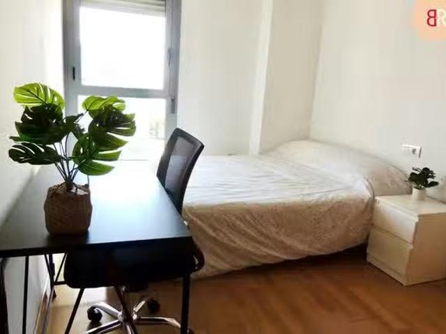 ¡Oferta! Habitación en Carrer Pintor Soler Blasco