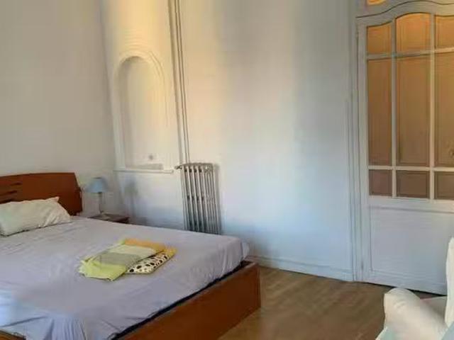 Bonito Habitación en Carrer Salamanca, Gran Via