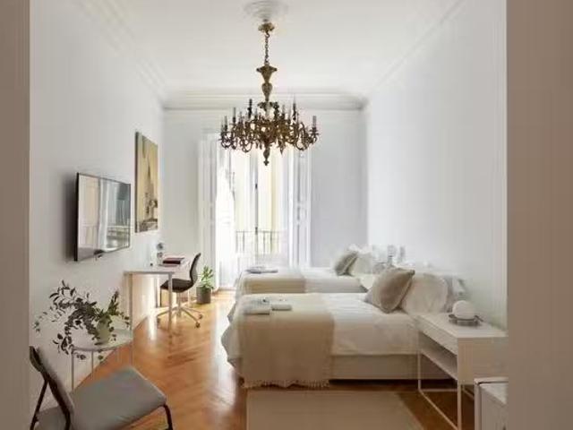 Encantador Habitación en Costanilla de los Ángeles, Palacio