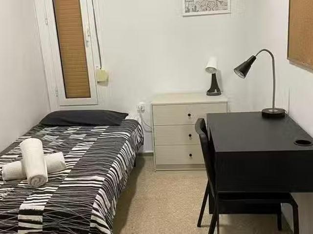 ¡Renta! Habitación en Gran Via de les Corts Catalanes, Sant An.