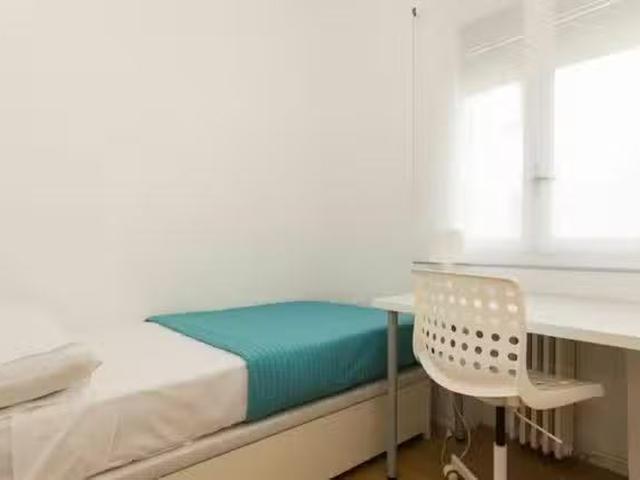 Encantador Habitación en Paseo de la Castellana, Castilla