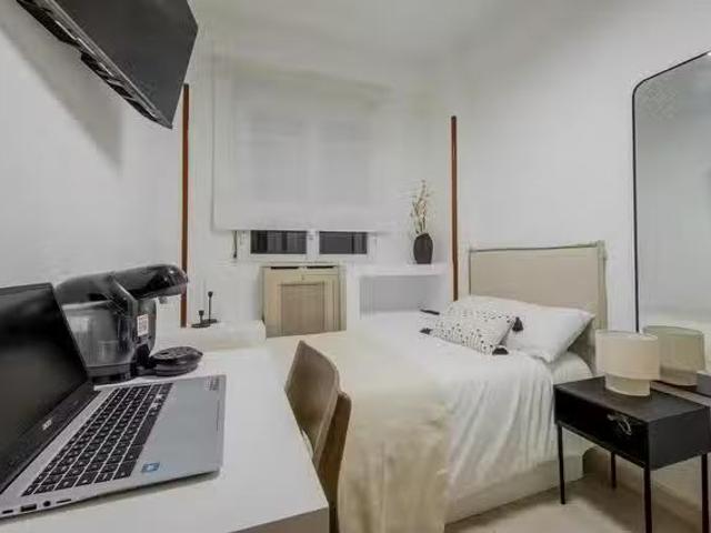 Encantador Habitación en Paseo de la Castellana, Almenara