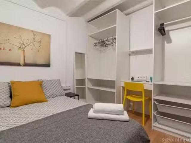 ¡En alquiler! Habitación en Passatge del Rellotge, El Gòtic