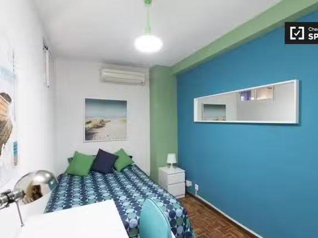 ¡Oferta! Habitación en piso compartido, 5 habitaciones, Alcalá.