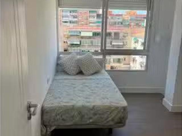 Barato Habitación en piso compartido de 5 habitaciones en Alic.