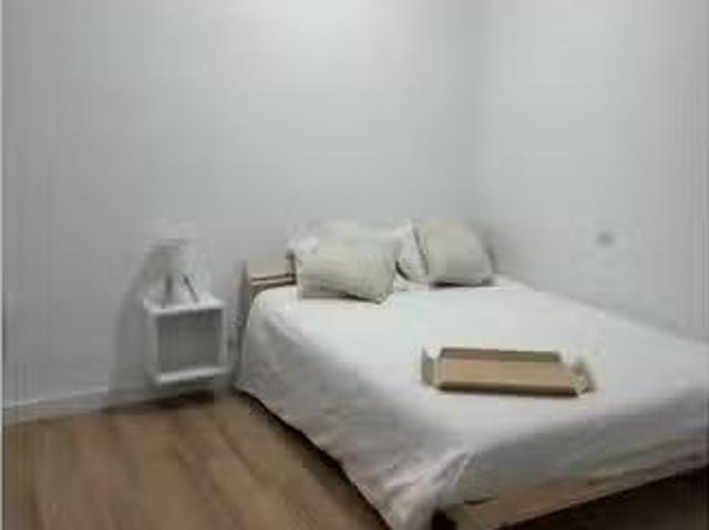 ¡Recién llegado! Habitación en piso compartido de 7 habitacion.