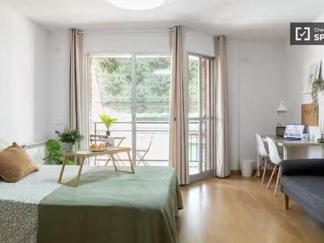 Encantador Habitación en piso compartido en alquiler en Los Ro.