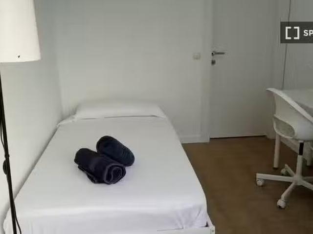 Encantador Habitación en piso compartido en alquiler en Oliver.