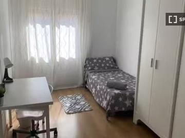 Bonito Habitación en piso compartido en alquiler en Santa Eulá.