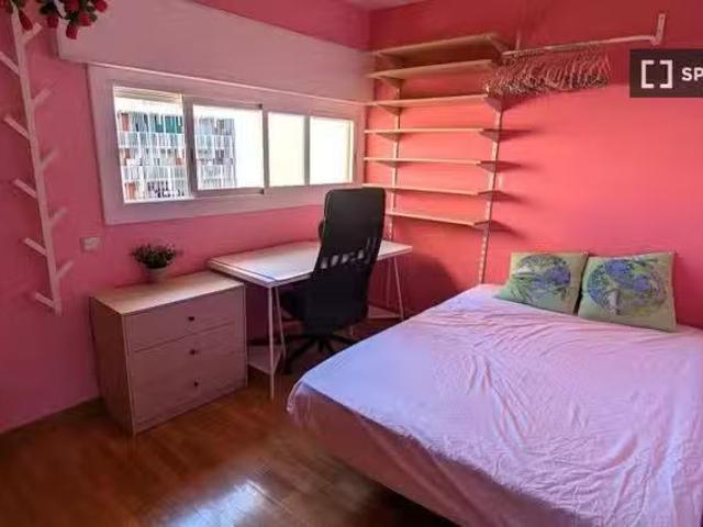 ¡Oferta! Habitación en piso compartido en La Marina de Port, B.