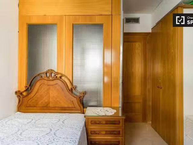 Nuevo Habitación en piso de 3 habitaciones en alquiler en Ciut.