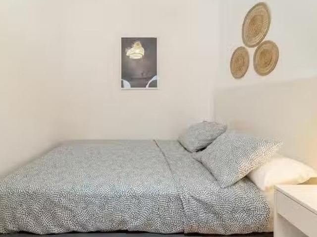 Único Habitación en Ronda de la Universitat, Dreta de l'Eixample