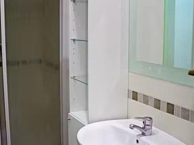 ¡Oferta! Habitación en Ronda de Segovia
