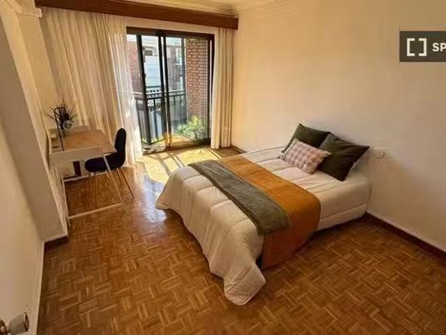 Único Habitación en un apartamento compartido de 9 habitacione.