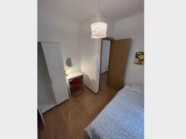 ¡En alquiler! Habitación en 12 Plaza de la Beata María Ana de.