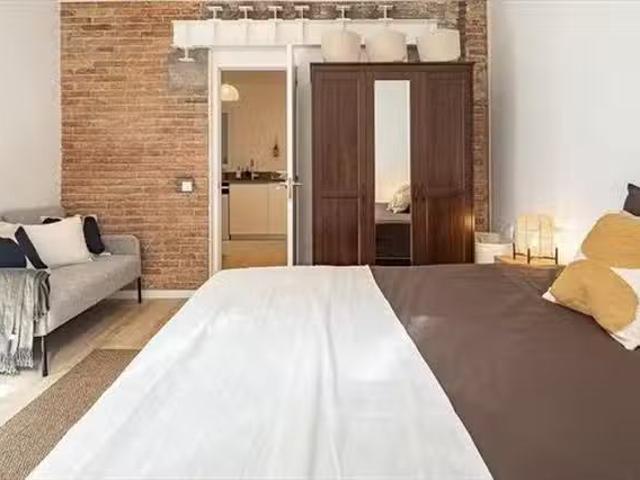 ¡Recién llegado! Habitación en 346 Calle de Lepanto