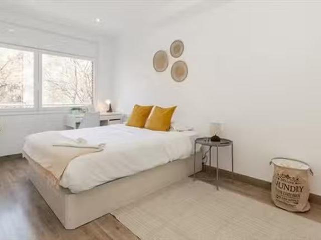 Único Habitación en 53 Gran Via de Carles III