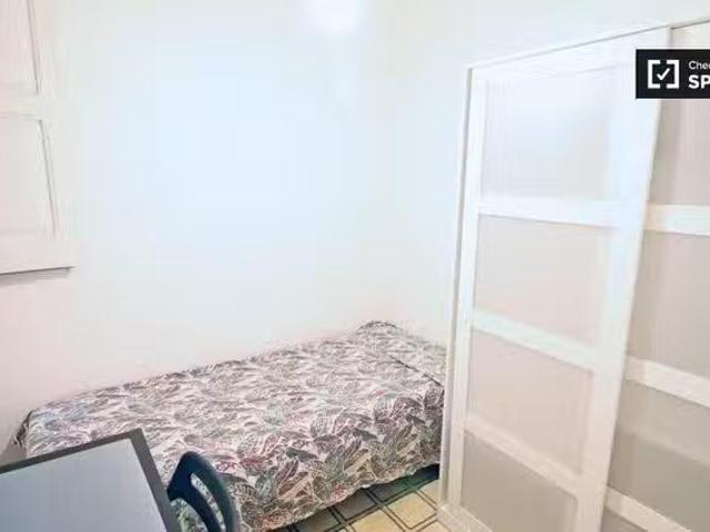 ¡Oferta! Habitación luminosa en piso compartido en el Eixample.