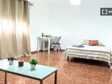 Bonito Habitaciones en alquiler en el apartamento de 5 dormito.
