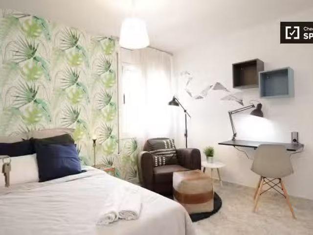 Único Habitaciones en apartamento de 4 dormitorios en el Poble.