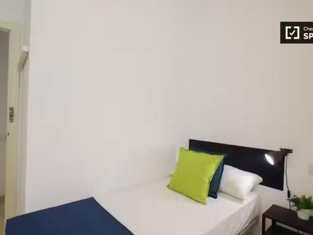 Acogedor Linda habitación para alquilar en un apartamento de 5.