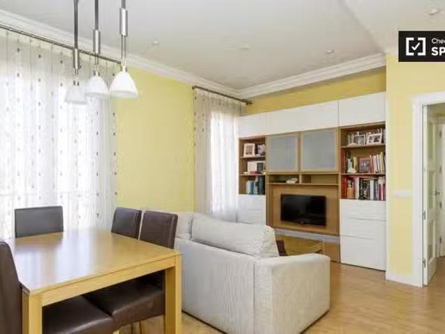 Nuevo Moderno apartamento de 2 dormitorios en alquiler en Cham.