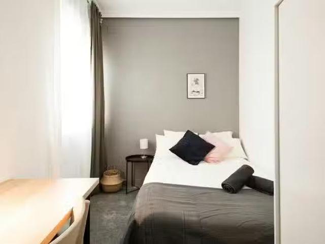 Nuevo Piso de 1 habitación en Calle de la Colegiata, Centro