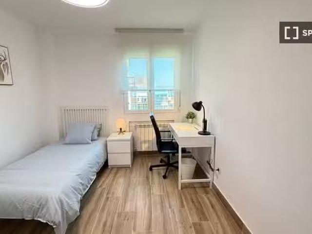 Encantador Se alquila habitación en Casco Histórico de Barajas.