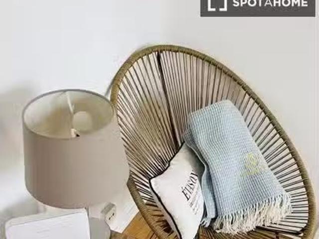 Bonito Se alquila habitación en apartamento de 3 dormitorios e.