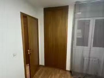 Nuevo Se alquila habitación en apartamento de 4 dormitorios en.
