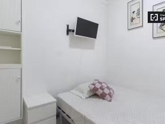 Bonito Se alquila habitación en elegante apartamento de 4 dorm.