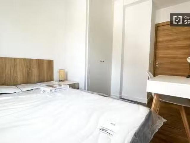 ¡Recién llegado! Se alquila habitación en piso compartido de 4.
