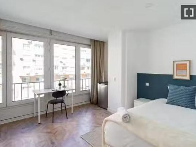 ¡Renta! Se alquila habitación en piso compartido de 7 habitaci.