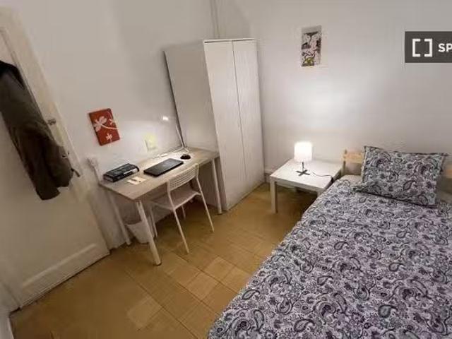 Encantador Se alquila habitación en piso de 4 dormitorios en B.