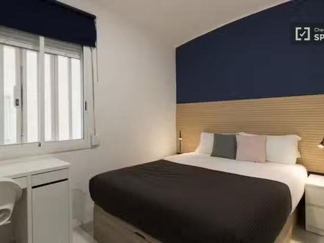 ¡En alquiler! Se alquila habitación en piso de 4 dormitorios e.
