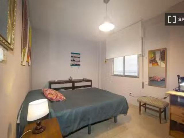Único Se alquila habitación en piso de 4 habitaciones en Granada