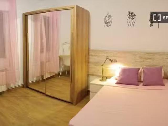 ¡Oferta! Se alquila habitación en piso de 4 habitaciones en Op.