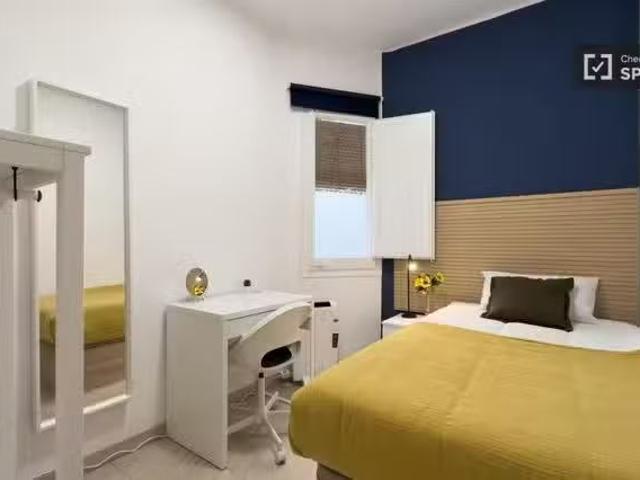 Único Se alquila habitación en piso de 5 habitaciones en Barce.