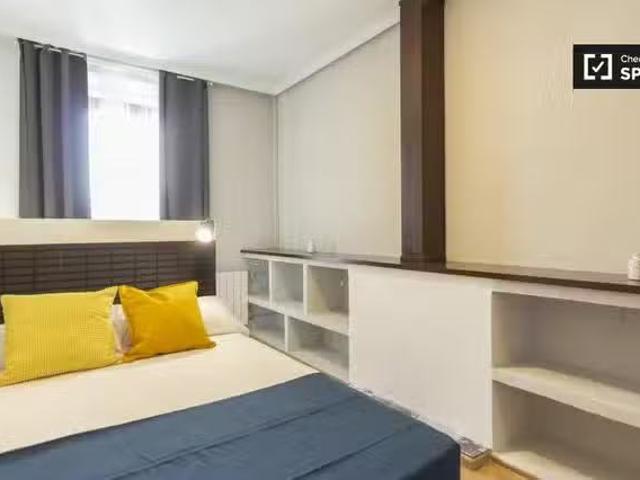 Nuevo Se alquila habitación en piso de 6 habitaciones cerca de.
