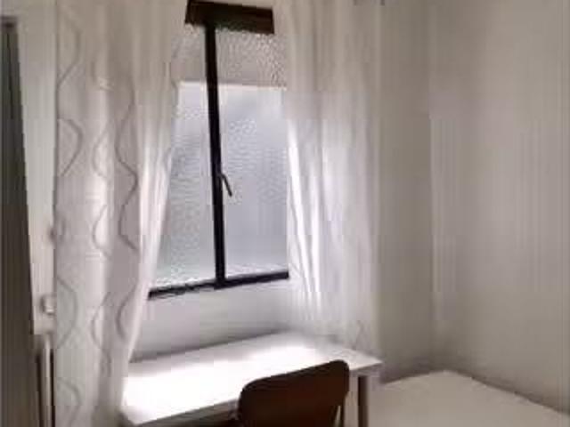 Bonito Se alquila habitación en piso de 6 habitaciones en Madrid