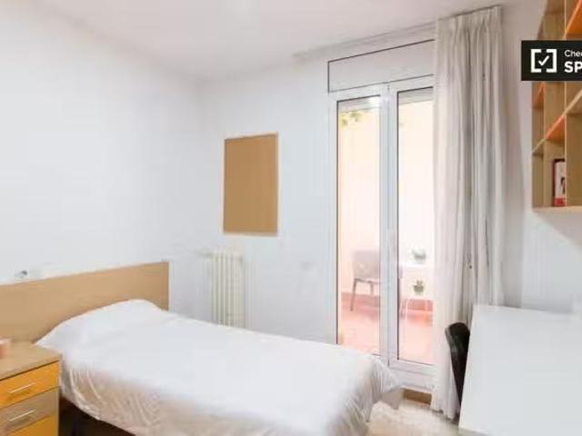 Único Se alquila habitación en piso de 1 dormitorio en Eixampl.