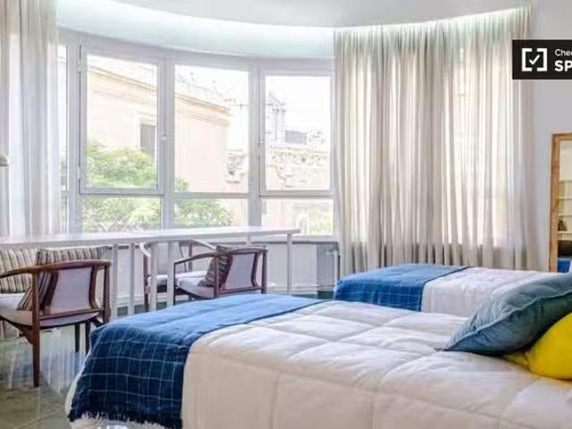 ¡Recién llegado! Se alquila habitación soleada en piso de 5 do.
