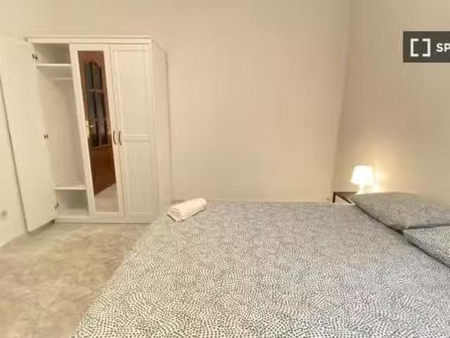 ¡Oferta! Se alquilan habitaciones en un piso de 3 habitaciones.