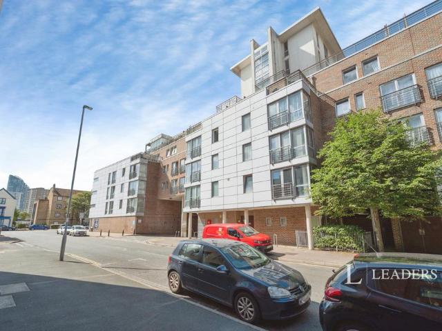Unicorn House, Cross Street, PO1 2 bed flat to rent £1,500 pcm £346 pw