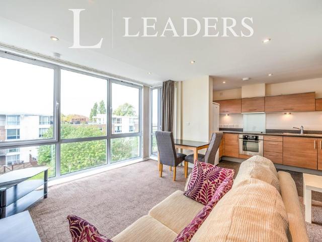 Unicorn House, Cross Street, PO1 2 bed flat to rent £1,550 pcm £358 pw