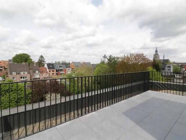 Uniek penthouse in centrum Aarschot met 1 slpk. parking en terras te Aarschot